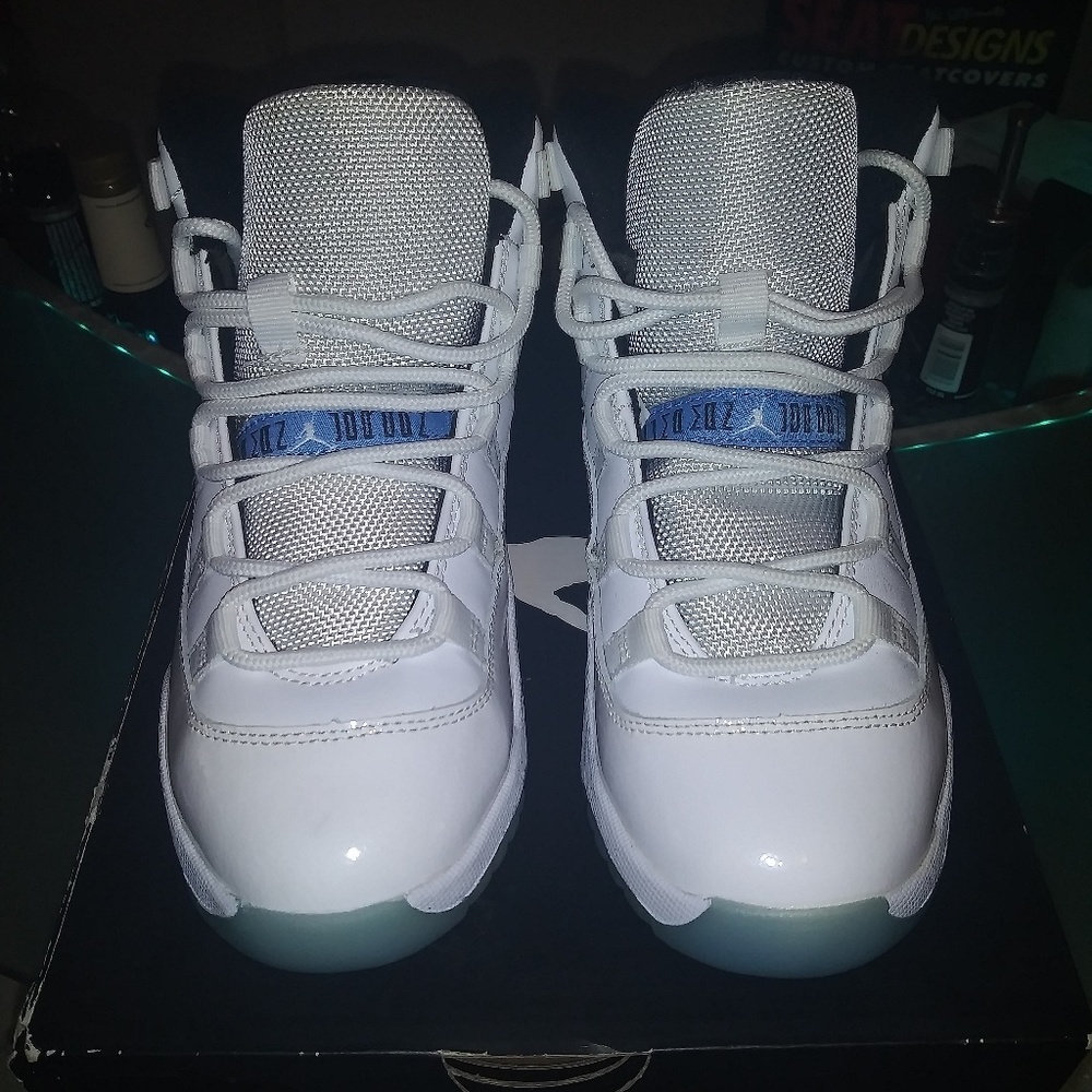 Jordan Retro 10's size 2 kids